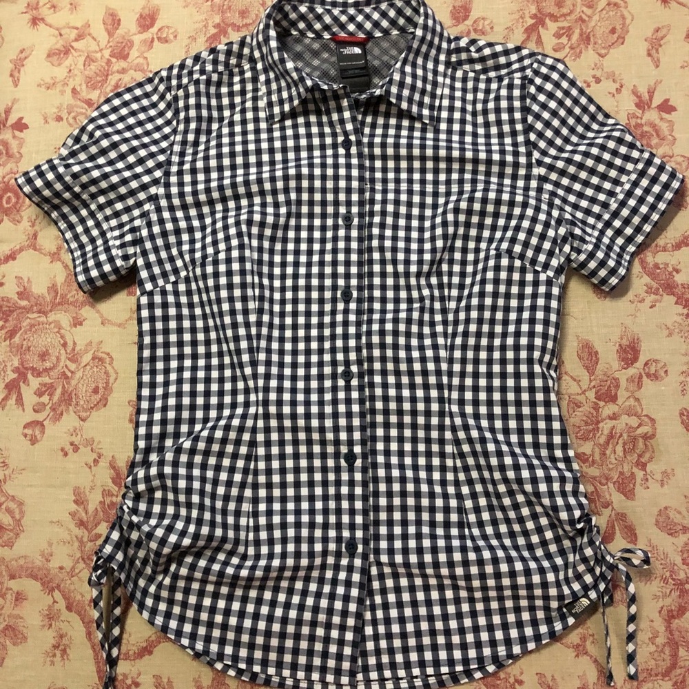 Women’s-North Face shirt-NWOT-very cute & femine🌺